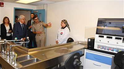 مركز البحوث الطبية للقوات المسلحة يستقبل وزير التعليم العالي والبحث العلمي