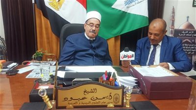 جابر المهدي يكرم أوائل طلبة 