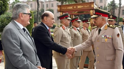 الرئيس السيسي ينيب الفريق أول صقر لإحياء ذكرى رحيل عبد الناصر
