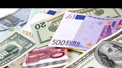 خبيرة إقتصادية تكشف أسباب تراجع سعر الدولار من الأموال الساخنة للسياسات العالمية 