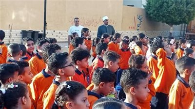 رئيس المنطقة  الأزهرية بالسويس يتابع إستقبال طلاب رياض الأطفال 