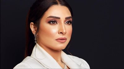 السند والحماية والأمان.. روجينا تغازل زوجها أشرف زكي بكلمات رومانسية