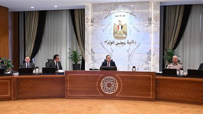 رئيس مجلس الوزراء يترأس الاجتماع الأسبوعي للحكومة ويشيد بقمة شرم الشيخ للسلام 