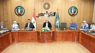 نائب محافظ المنوفية يعقد اجتماعاً لمتابعة مشروعات البنية التحتية بالمنطقة الصناعية بقويسنا 