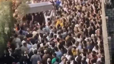 لغز جريمة فيصل: مشهد مهيب لجنازة الضحايا وشهادة الجميع للأم بحسن الخلق 