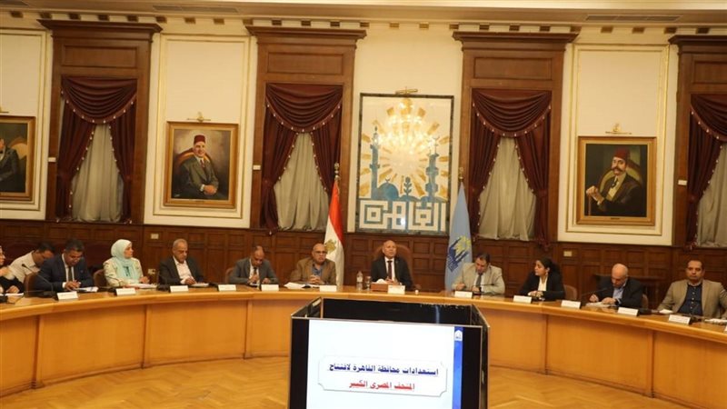 محافظ القاهرة أثناء