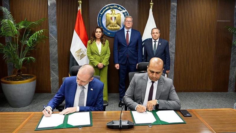 وزير البترول يوقع
