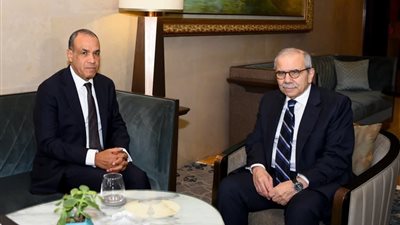 وزير الخارجية يلتقي رئيس وزراء لبنان لتعزيز العلاقات الثنائية بين البلدين 
