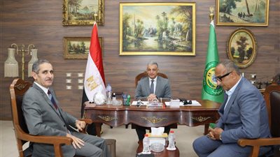 محافظ الإسماعيلية يوجه بصرف مرتبات شهر أكتوبر للعاملين في النادي الإسماعيلي 