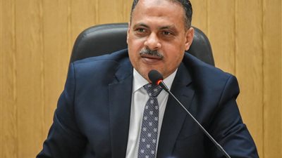 محافظ الشرقية يشيد بدور فريق عمل مركز معلومات شبكات المرافق بالديوان العام 