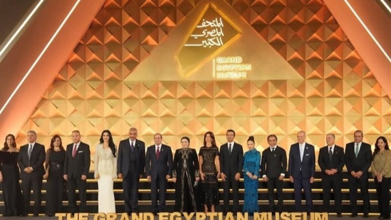 الرئيس السيسي وقرينته