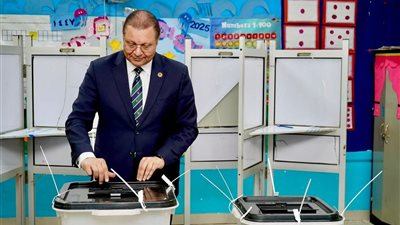 رئيس الهيئة العامة للإعتماد والرقابة الصحية يدلي بصوته في انتخابات مجلس النواب 