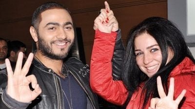 صديقة المشوار.. تامر حسني يهنئ مي عز الدين بعقد قرانها 