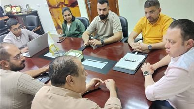 أيمن رخا يبحث تطوير الأداء الفني والإداري بهيئة الرعاية الصحية بجنوب سيناء