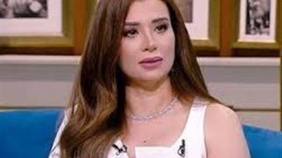 بقيتي خرابة بيوت.. مروة صبري تهاجم دينا الشربيني في برنامجها 