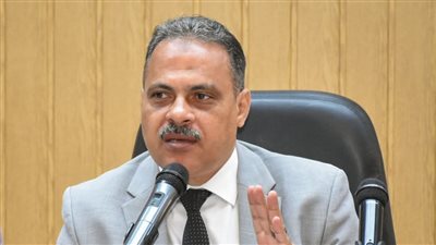 محافظ الشرقية يأمر بضبط السائقين غير الملتزمين بتعريفة الركوب الرسمية وخطوط السير