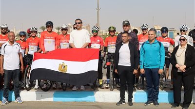 محافظ السويس ومنتخب مصر يشاركان في سباق الدراجات