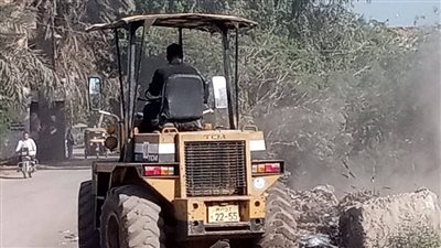 حملة مكبرة لتمهيد الطرق وأعمال النظافة بالوحدات المحلية بمركز ومدينة كفر صقر