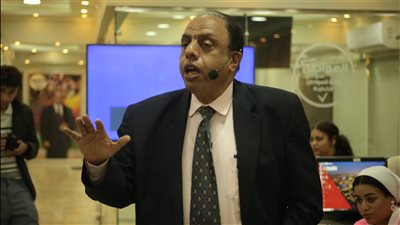سيد أبو اليزيد يلقي أولى محاضراته داخل بوابة المواطن الإخبارية