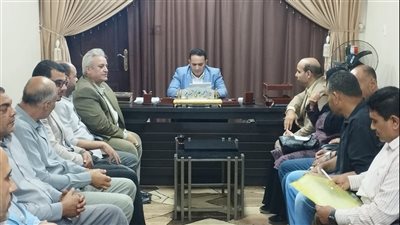 رئيس مركز كفر صقر يعقد اجتماعًا مع رؤساء الوحدات المحلية 