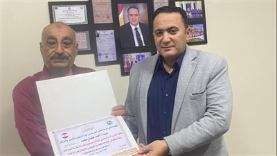 رئيس مركز كفر صقر يكرم أحد العاملين بمناسبة بلوغه سن المعاش