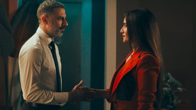 بين الواقع والتمثيل.. زينة تتصدر الترند بمشهد مقالها في مسلسل ورد وشوكولاتة 