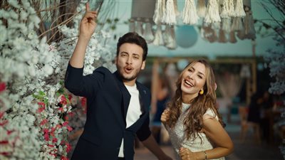 بعد نجاحهما الفترة الماضية.. تعاون جديد يجمع بين جنات والحسن عادل 