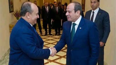 استقبل الرئيس السيسي الوزير الأول للجمهورية الجزائرية ووفدي البلدين بحضور رئيس الوزراء 