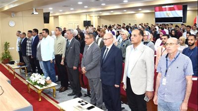 محافظ السويس يواصل لقاءاته مع وفد كلية الآداب بجامعة أسيوط
