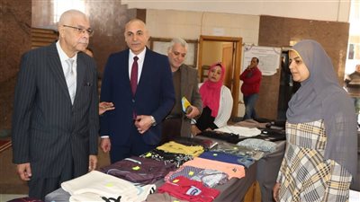 رئيس جامعة المنوفية يفتتح المعرض الخيري للملابس بكلية الحقوق للطلاب غير القادرين