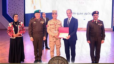 القوات المسلحة بالتعاون مع وزارة الإتصالات تحتفل بتخريج الدورة الأولى للمجندين 