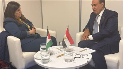 وزير الخارجية يلتقي بوزيرة خارجية دولة فلسطين علي هامش اجتماع برشلونه