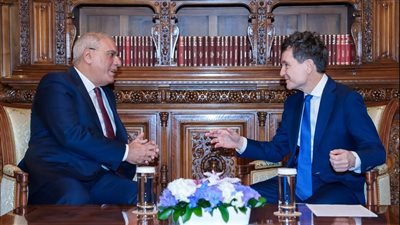 السفير المصري يقدم أوراق اعتماده إلى الرئيس الروماني