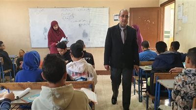 مدير تعليم المنوفية.. متابعة ميدانية لمدارس إدارة الشهداء التعليمية للاطمئنان بمستوى الطلاب