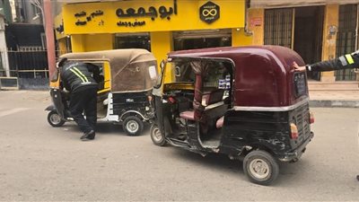 حملات مكثفة لضبط التكاتك الغير المرخصة لتحقيق الإنضباط بشوارع مدينة الزقازيق