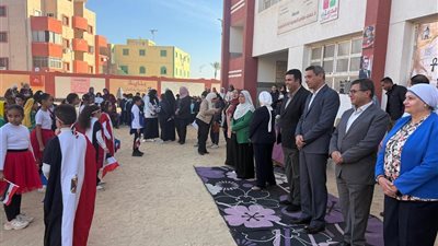 حامد الشاذلي يشارك في المرحلة الثانية لمبادرة سفراء السويس بمدرسة حسين مؤنس  