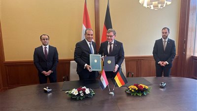 مشاورات سياسية بين وزير الخارجية المصرى ونظيره الألماني فى برلين