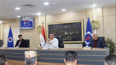في لقاؤه الأسبوعي ..محافظ السويس يوجه بحزمة من التعليمات تلبية لإحتياجات المواطنين