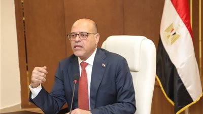 وزير العمل يعلن إيقاف نشاط شركة 
