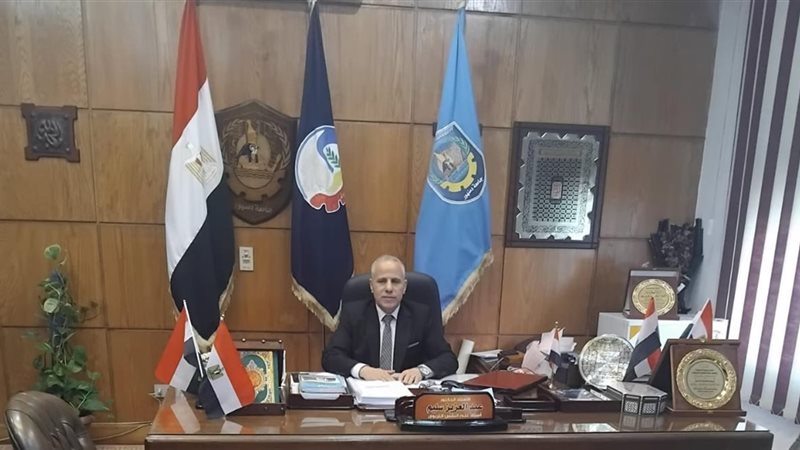 الأستاذ عبد العزيز