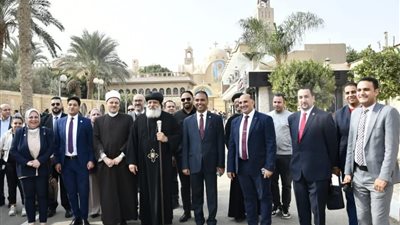 وزارة العمل تشارك في ملتقى 