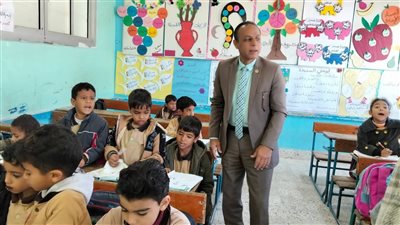 مدير الادارة التعليميةيتفقد مدرسة نجيب محفوظ الابتدائية ويشدد على انتظام العملية التعليمية