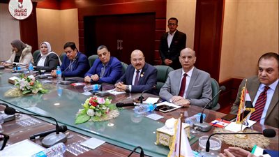 محافظ سوهاج في لقاء مُكاشفة مع نواب الشيوخ ملفات متعثرة