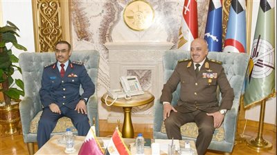 الفريق أحمد خليفة رئيس أركان حرب القوات المسلحة يلتقى رئيس أركان القوات المسلحة القطرية