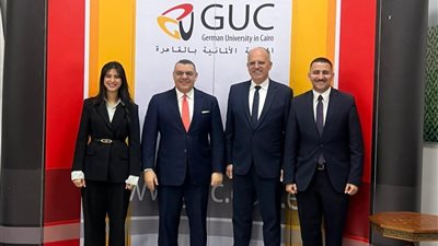 معهد الدراسات الدبلوماسية يلتقي طلاب الجامعة الألمانية بالقاهرة