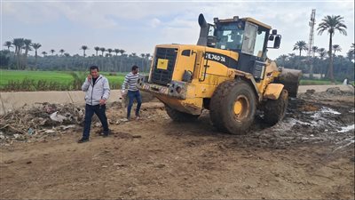 رئيس مدينة أبو النمرس يقف على تنفيذ إصلاح ماسورة مياه بطريق البحارة 