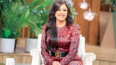 ياسمين عبد العزيز: كنت بفكر بقلبي بس ومركزة في شغلي وولادي