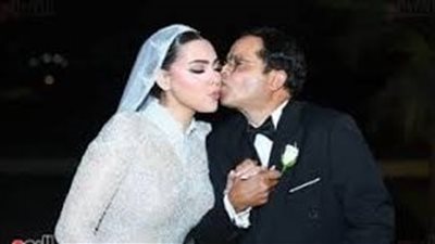 بالدموع والأحضان.. احتفال محمد هنيدي بزفاف ابنته بحضور نجوم الفن 