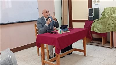 تمكين الطفل المصري محاضرة بمدرسة أحمد زكى للتعليم الأساسى بالسويس للدكتور المصري