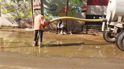 رئيس مركز كفر صقر يتابع أعمال تصريف مياه الأمطار بشوارع المدينة